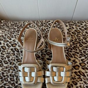 Aquatalia Mica size 9 padded dressy buckle front sandals.